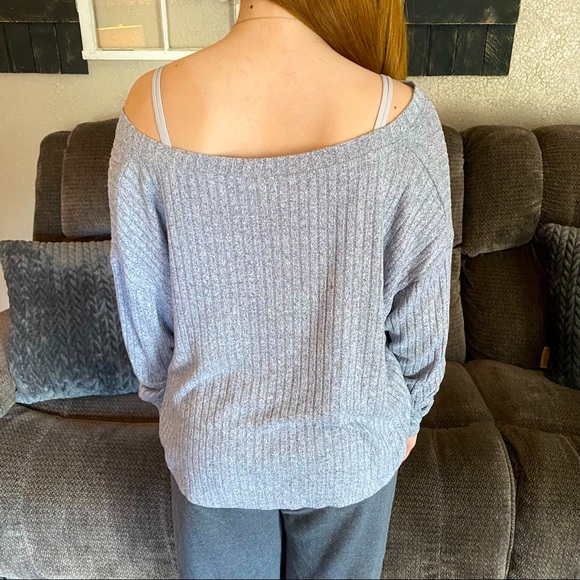 PINK v-neck long sleeve - Picture 2 of 5